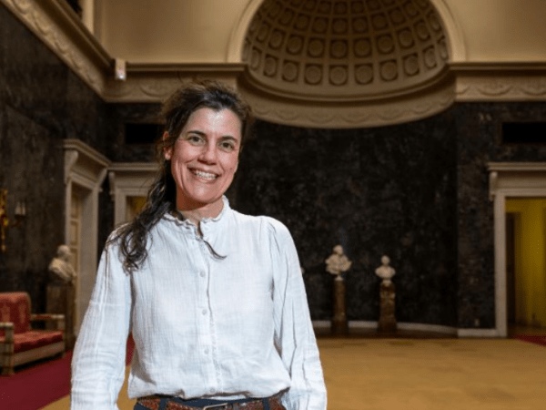 April 10, 2026. Le Soir – Les Racines élémentaires d’Isabelle Ferreras : « J’avais sans doute quelque chose à réparer&nbsp;»